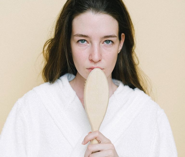 Επιστήμονες βρήκαν πώς το χρόνιο στρες οδηγεί στην τριχόπτωση