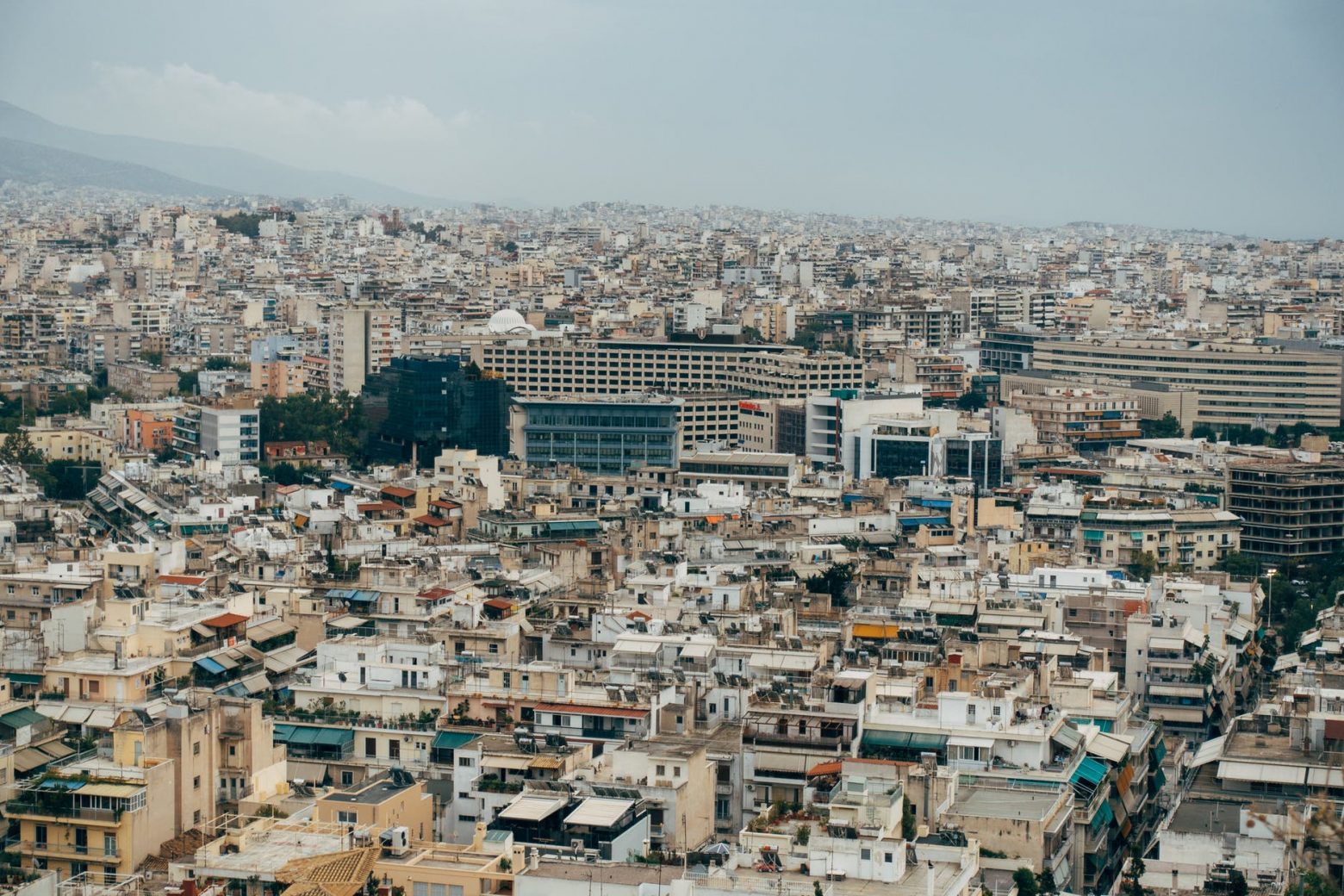 Η Ελλάδα έχει ακόμα κοροναϊό, αλλά οι τουρίστες αρχίζουν να καταφθάνουν για τα καλά