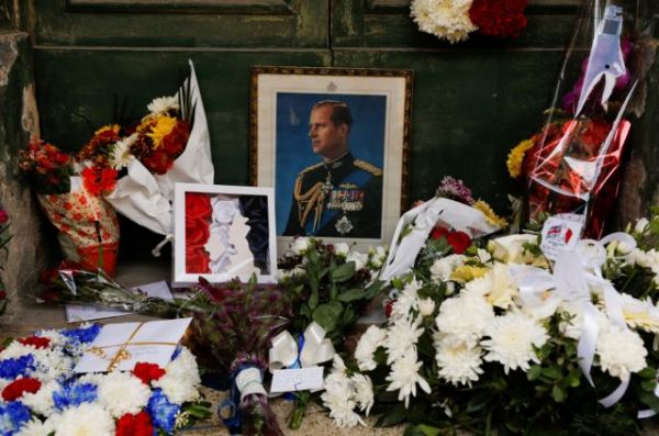 Η Βρετανία αποχαιρετά τον Πρίγκιπα Φίλιππο – Στις 17.00 η κηδεία με 30 προσκεκλημένους