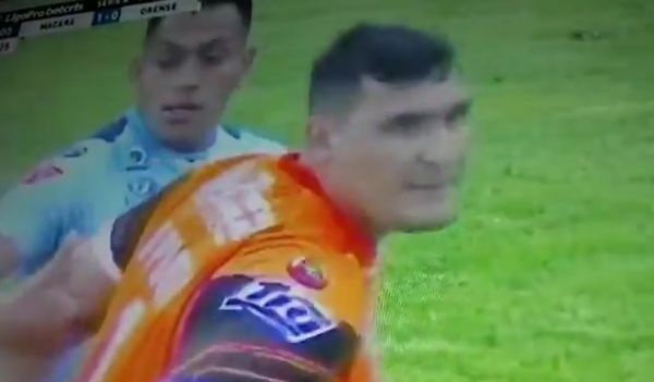 Ισημερινός : Τερματοφύλακας αποβλήθηκε επειδή ούρησε κατά τη διάρκεια του αγώνα