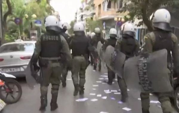 Κυψέλη: Πορεία ενάντια στις αστυνομικές επιχειρήσεις – Στο σημείο διμοιρίες των ΜΑΤ