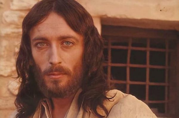 Robert Powell : Έτσι είναι σήμερα ο «Ιησούς από τη Ναζαρέτ»
