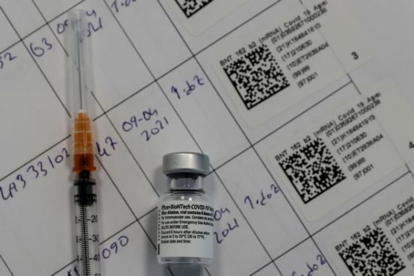 Pfizer : Ζητεί έγκριση για το εμβόλιο που αφορά σε εφήβους