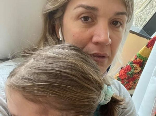 Ξένια Πρεζεράκου: «Είμαι έτοιμη θάνατε, σε κοιτάω στα μάτια» – Συγκλονίζει η μητέρα της 7χρονης Αναστασίας