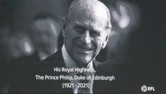 Σε πένθος η Βρετανία με τον θάνατο του πρίγκιπα Φίλιππου – Καμπάνες χτυπούν 99 φορές, όσα και τα χρόνια του