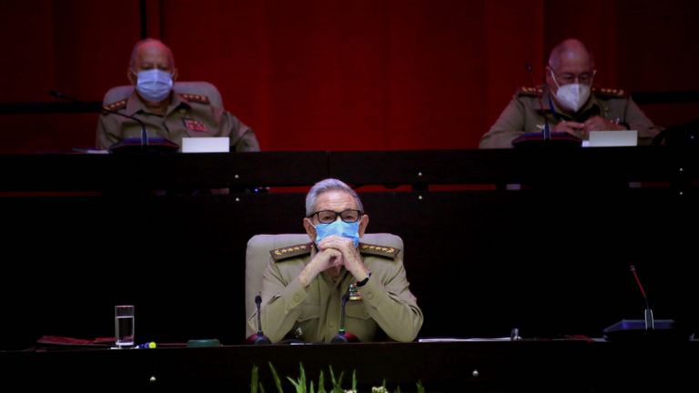 Κούβα : Ο Ραούλ Κάστρο παραδίδει την ηγεσία του κόμματος στη «νέα γενιά» – Εξηντάρης ο «νέος»