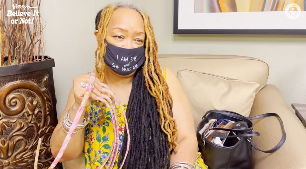 Η γυναίκα με τα πιο μακριά νύχια τα έκοψε για πρώτη φορά εδώ και 30 χρόνια