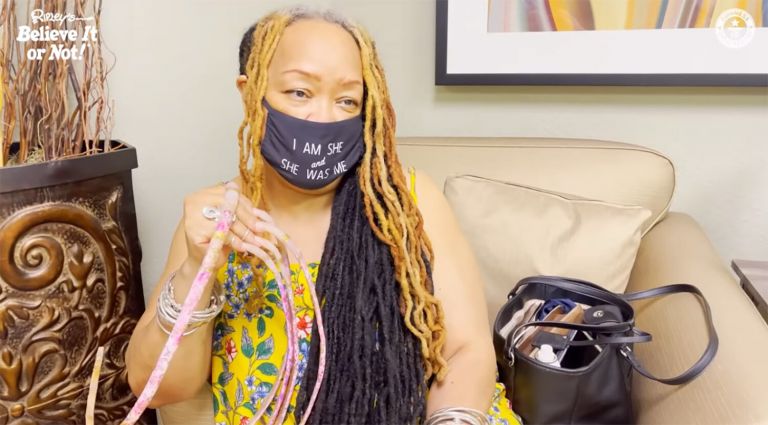 Η γυναίκα με τα πιο μακριά νύχια τα έκοψε για πρώτη φορά εδώ και 30 χρόνια