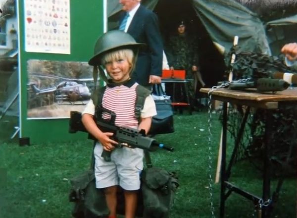 Δεν θα πιστεύετε ποιο είναι αυτό το αγοράκι – Από τους διασημότερους ηθοποιούς του Χόλιγουντ