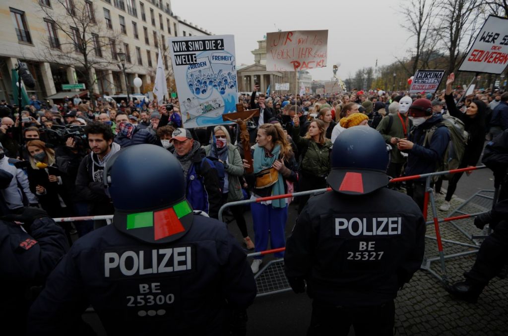 Γερμανία: Σε ισχύ νέα μέτρα κατά του κοροναϊού – Πιθανό νέο lockdown εν μέσω αντιδράσεων