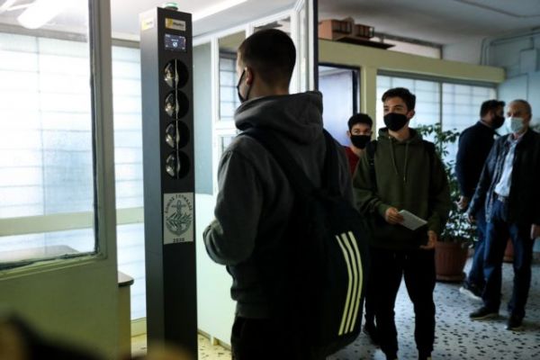 Βόλος: Μαθητής έβαλε στη θέση του τον αρνητή πατέρα του για το self test