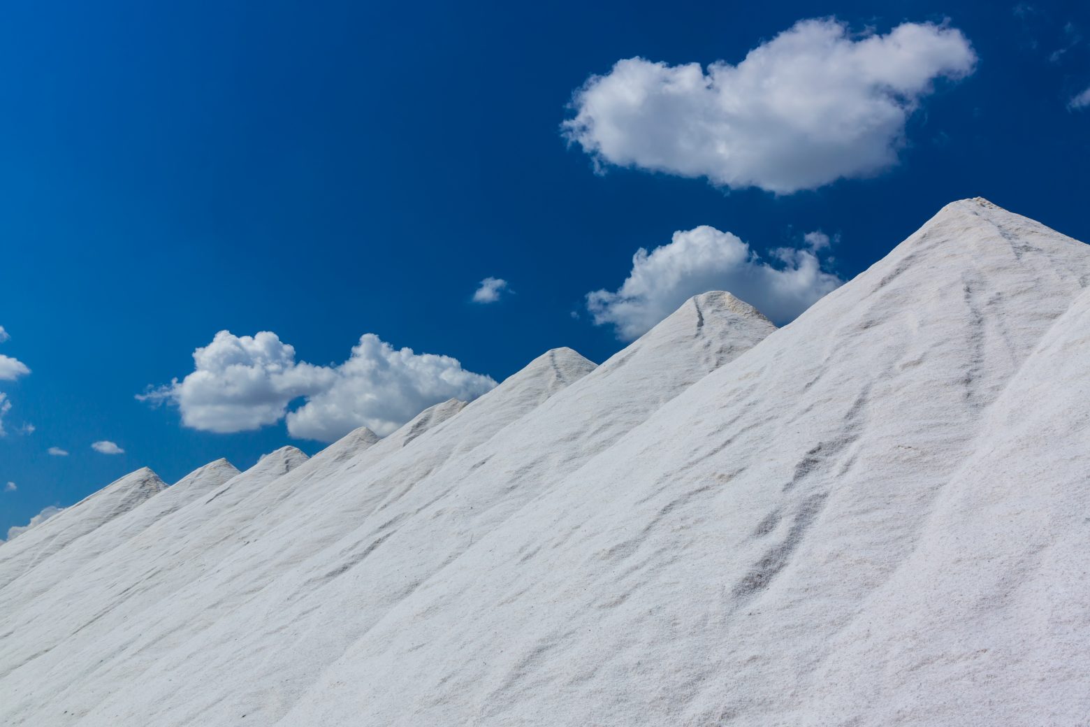 Βουνά από αλάτι: Η απροσδόκητη «χιονισμένη» τουριστική ατραξιόν της Αιγύπτου