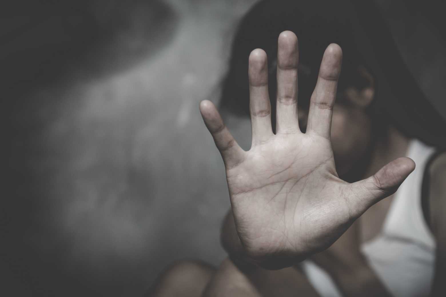 Ενδοοικογενειακή βία: Ο φαύλος κύκλος που εγκλωβίζει τα θύματα σε μια  κακοποιητική σχέση | in.gr