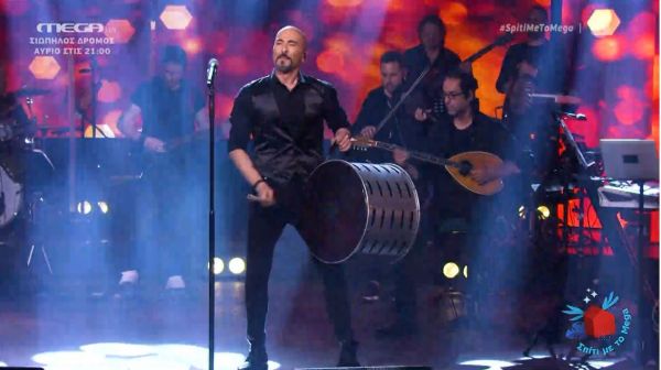 «Σε ζητώ στα σινεμά…» και «Σ’ ένα χαρτάκι έγραψα» από τον εξαιρετικό Βαλάντη