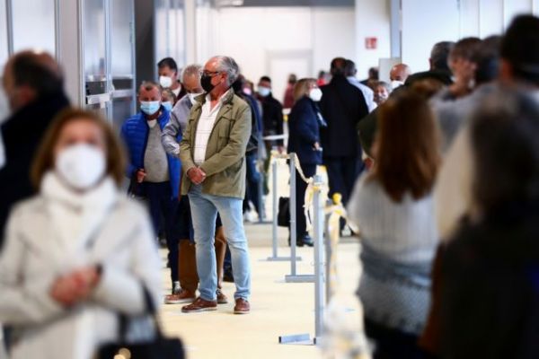 Ισπανία : Θέλει να εμβολιάσει πάνω από τον μισό πληθυσμό μέχρι τον Ιούλιο