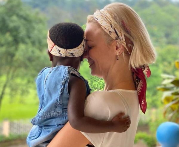 Χριστίνα Κοντοβά: Σαφάρι στην Ουγκάντα με την μικρή Έιντα και την αδελφή της