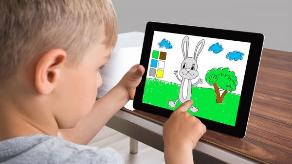 Προκαλούν μυωπία οι ψηφιακές οθόνες στα παιδιά; – Τι συνιστούν ειδικοί