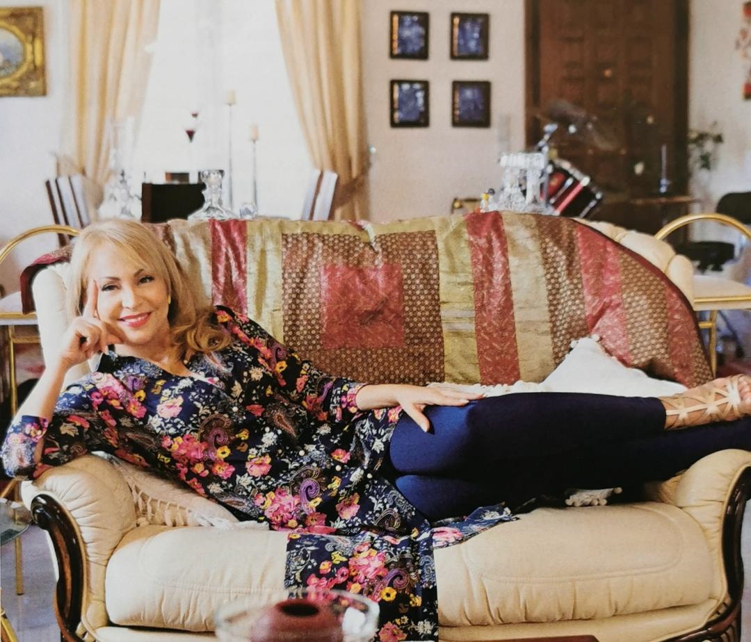 Τέτα Καμπουρέλη: Αυτές είναι οι περιβόητες φωτογραφίες από την πολυτελή μεζονέτα της