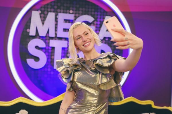 Έλενα Τσαγκρινού: «Με εκνευρίζει η φωνή αυτής της τραγουδίστριας» – Το τραγούδι που δεν αντέχει να ακούει