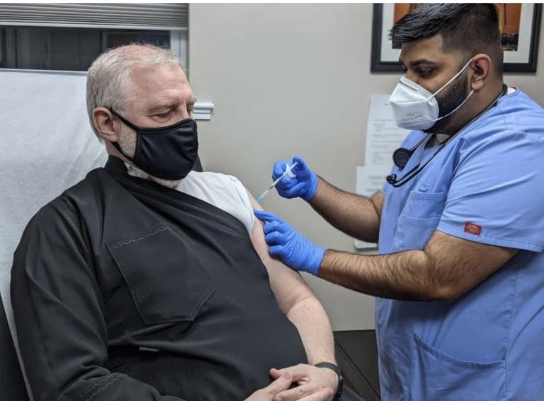 Κοροναϊός : Εμβολιάστηκε ο Αρχιεπίσκοπος Αμερικής, Ελπιδοφόρος – Το μήνυμά του