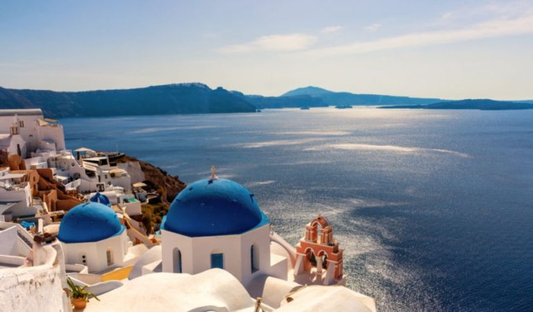 Handelsblatt : Τα covid-free νησιά μπορούν να σώσουν το καλοκαίρι