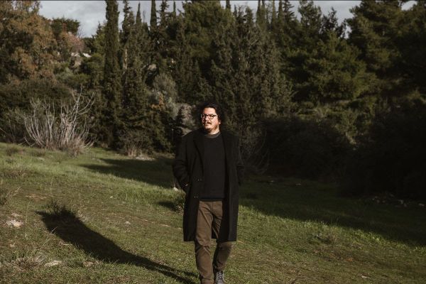 «Κάτι σαν ήλιος»: Κυκλοφόρησε ο νέος δίσκος του Αλέξανδρου Εμμανουηλίδη