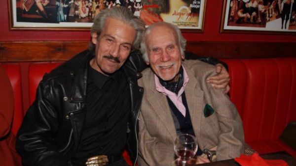 Νίκος Βανδώρος : «Δεν θέλω να ζω πια – Χωρίς τον Θεόφιλο είμαι ζωντανός νεκρός»