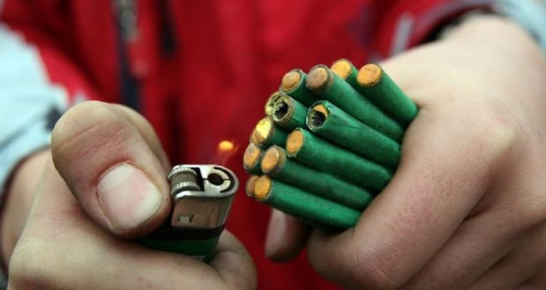 Ηλεία: Μάχη για τη ζωή του δίνει 17χρονος – Έσκασε βαρελότο στα χέρια του