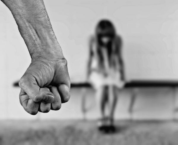 Στοιχεία – σοκ : Αυξήθηκε κατά 10% η βία προς τα παιδιά και κατά 30% η εφηβική παραβατικότητα