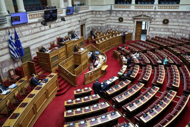 Με τη στήριξη ΣΥΡΙΖΑ και ΚΙΝΑΛ ο κώδικας δικαστικών υπαλλήλων – Πυρά κατά της τροπολογίας για την απονομή συντάξεων