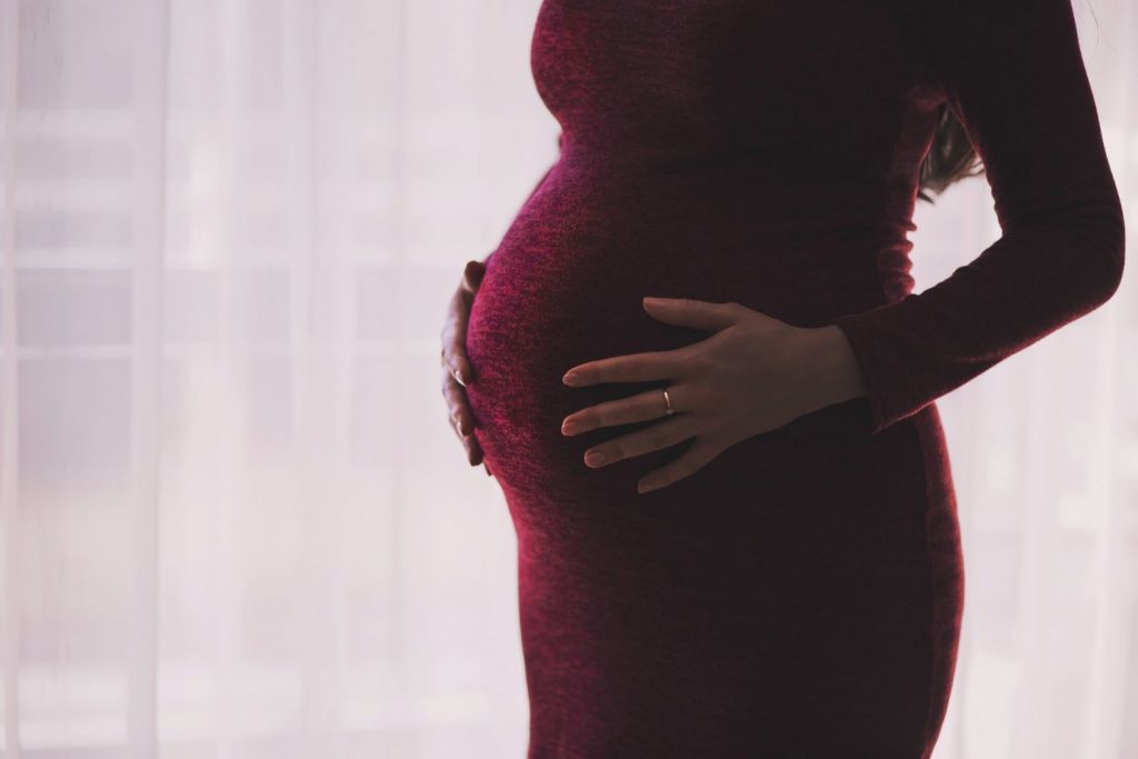 Κοροναϊός: Μεγαλύτερος κίνδυνος επιπλοκών για τις εγκύους που νοσούν