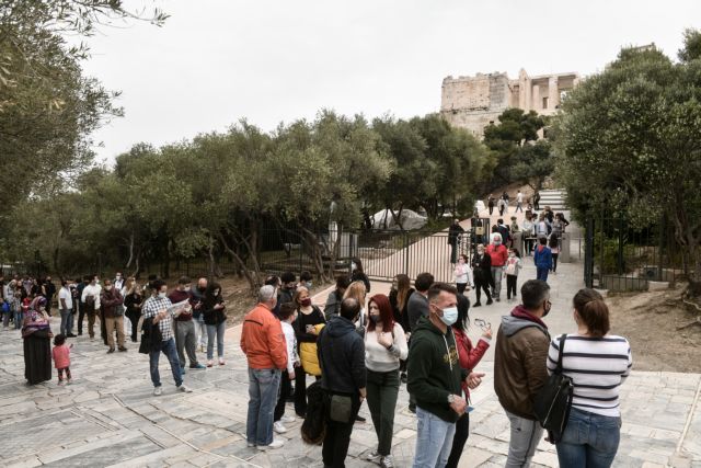 Παγκόσμια Ημέρα Μνημείων : Κακός χαμός στην Ακρόπολη λόγω δωρεάν εισόδου