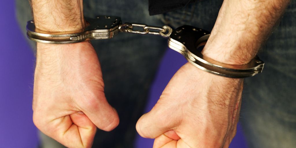 Θεσσαλονίκη: Σύλληψη 25χρονου για δύο ένοπλες ληστείες σε καταστήματα ψιλικών