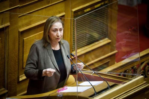 Ξενογιαννακοπούλου: Η κυβέρνηση ετοιμάζει εργασιακό οδοστρωτήρα