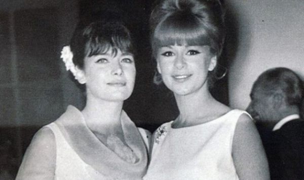 Αλίκη Βουγιουκλάκη : Ηταν φίλες με την Τζένη Καρέζη;