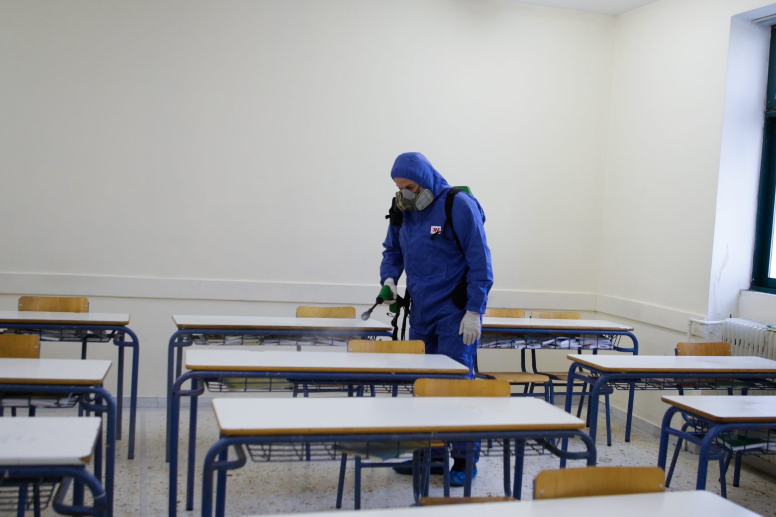 Σχολεία : Στα θρανία με μέτρα και self tests επιστρέφουν οι μαθητές Λυκείου - Σε πόσα σπίτια «φωλιάζει» ο κοροναϊός