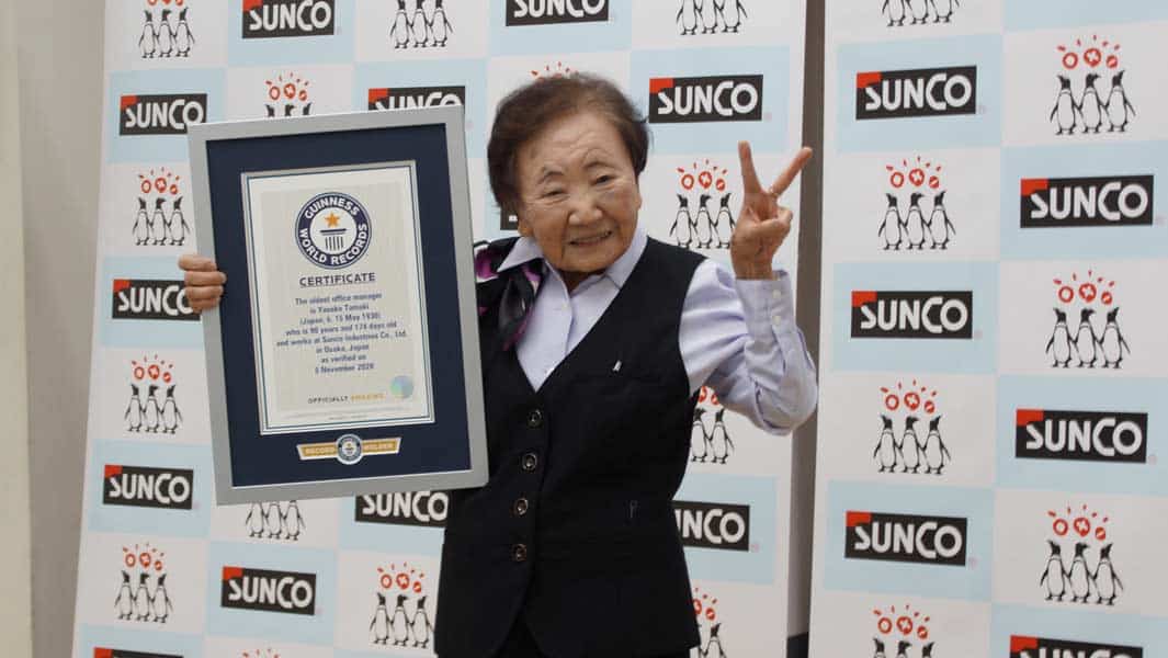 Η 90χρονη Γιασούκο Ταμάκι είναι η γηραιότερη ενεργή μάνατζερ στον κόσμο
