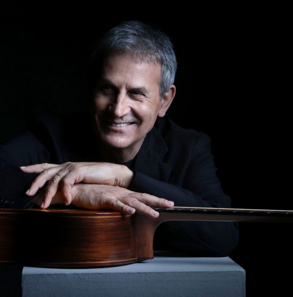 Mega: Ενα σπουδαίο μουσικό οδοιπορικό στο Αγιον Ορος με τον Γιώργο Νταλάρα και τον Jonathan Jackson