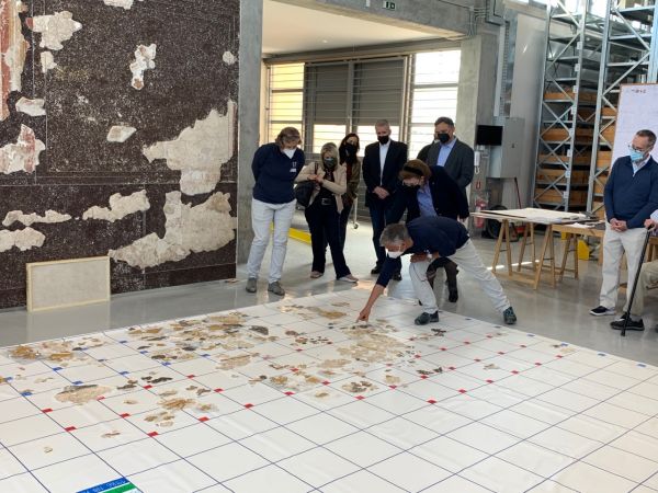 Κόρινθος : Συνάντηση Μενδώνη και Charles Williams στις Αποθήκες της Αμερικανικής Σχολής Κλασικών Σπουδών