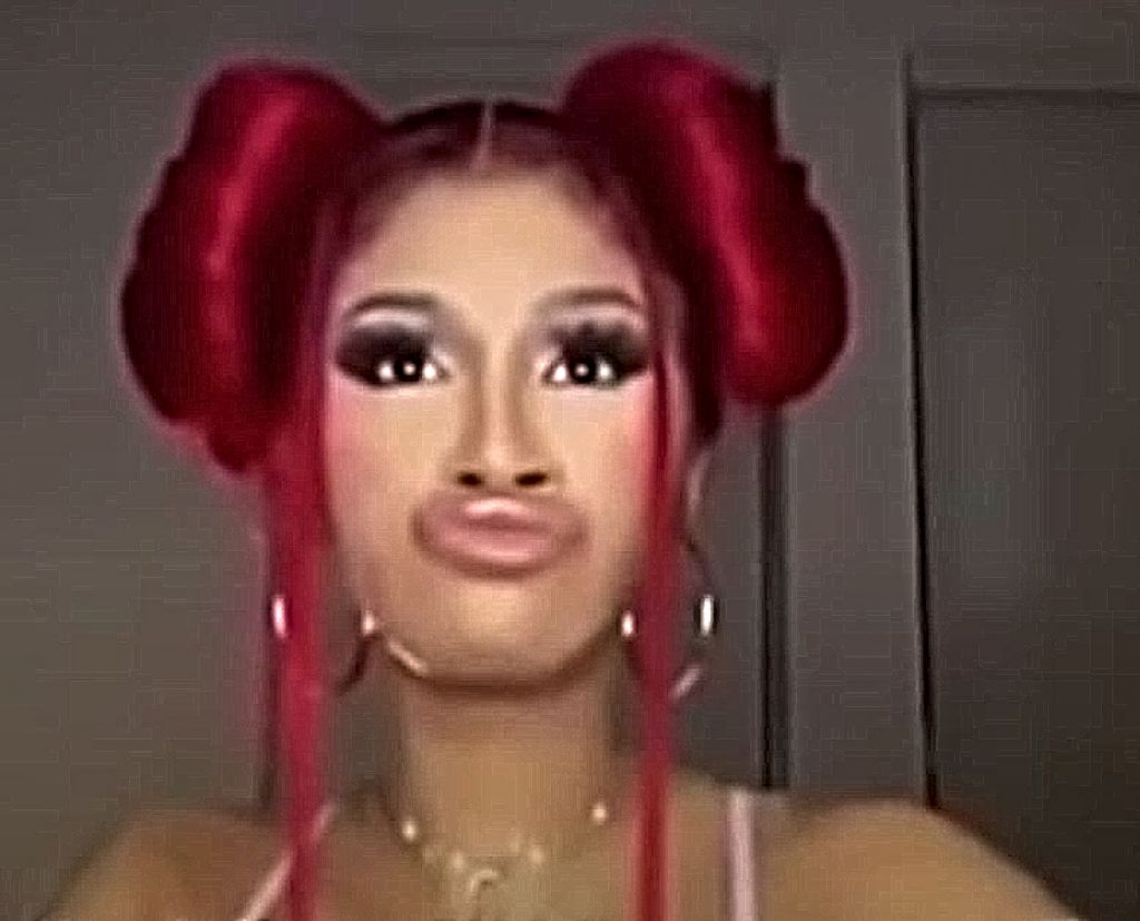 Cardi B : Οι πιο αστείες της αντιδράσεις την ώρα που κάνει live μετάδοση