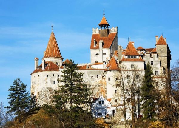Κάστρο Μπραν : Δείτε την υπέροχη μεσαιωνική αρχιτεκτονική της «κατοικίας» του Κόμη Δράκουλα