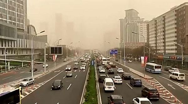 Πεκίνο : Τυλίχθηκε σε επικίνδυνη αμμοθύελλα για δεύτερη φορά μέσα σε μόλις δύο εβδομάδες