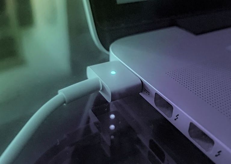 Λάπτοπ : Έτσι πρέπει να το φορτίζετε για να μην «ταλαιπωρείτε» την μπαταρία