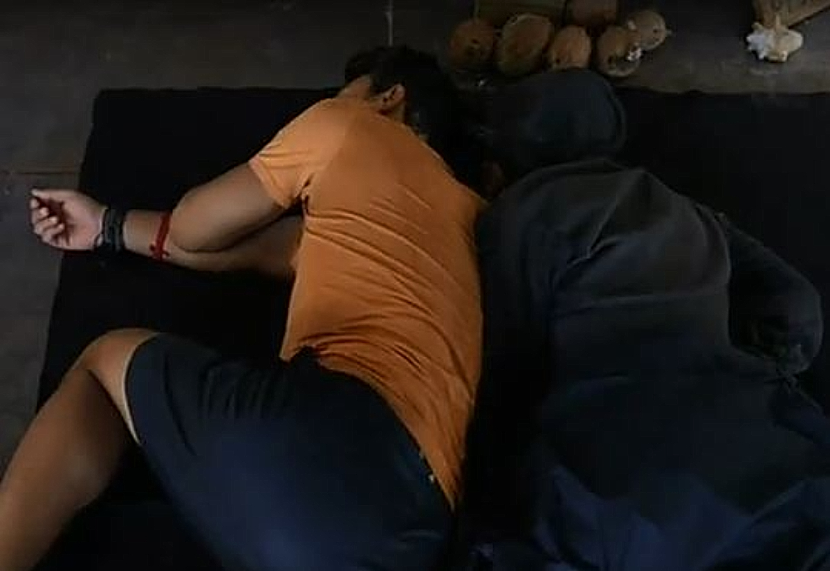 Survivor : Ο Σάκης Κατσούλης και η Μαριαλένα Ρουμελιώτη…δεν κρατήθηκαν και κοιμήθηκαν σχεδόν αγκαλιά