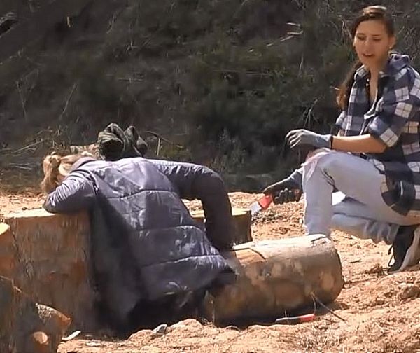 Η Φάρμα : «Γκρεμοτσακίστηκε» η Κάτια Δέδε την ώρα που έκοβε ξύλα – Βίντεο