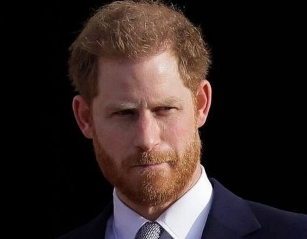 Η επιστροφή του πρίγκιπα Χάρι στην Αγγλία για την κηδεία του πρίγκιπα Φιλίππου