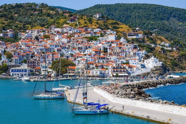 Η Daily Telegraph προτείνει 15 ελληνικά νησιά για τις φετινές καλοκαιρινές διακοπές