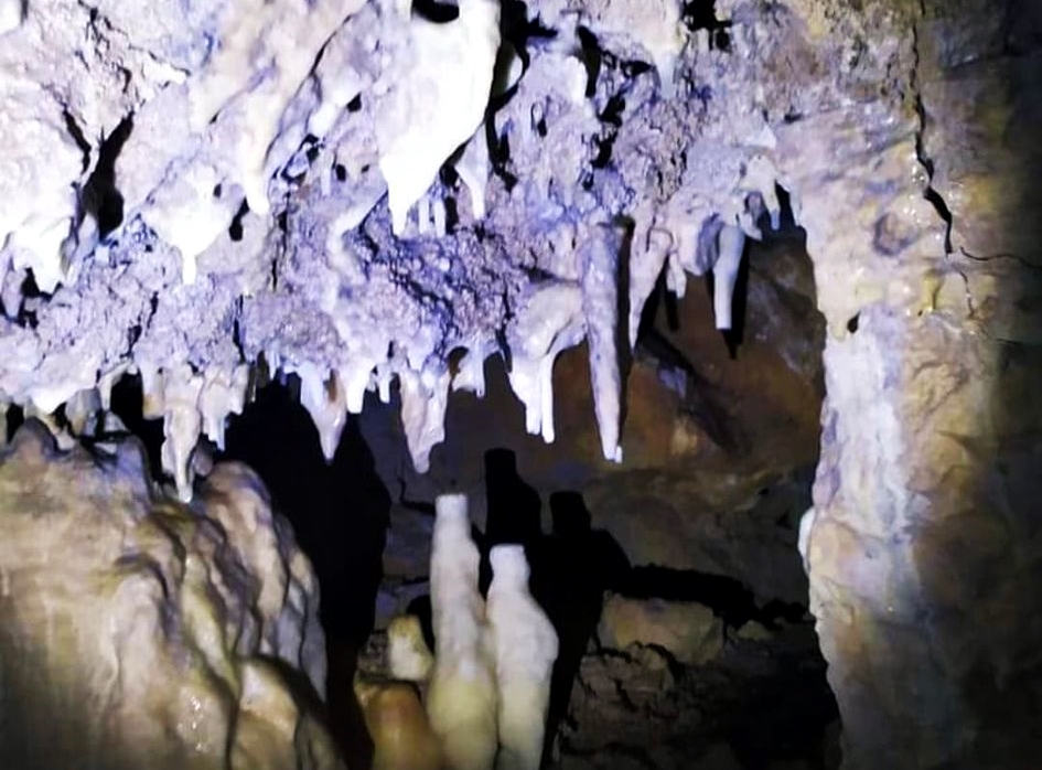 Πρέβεζα : Σπήλαιο με σταλαγμίτες και σταλακτίτες «κρύβεται» στο Νταμάρι του Αγίου Θωμά – Αποκαλύφθηκε από παρέα νέων
