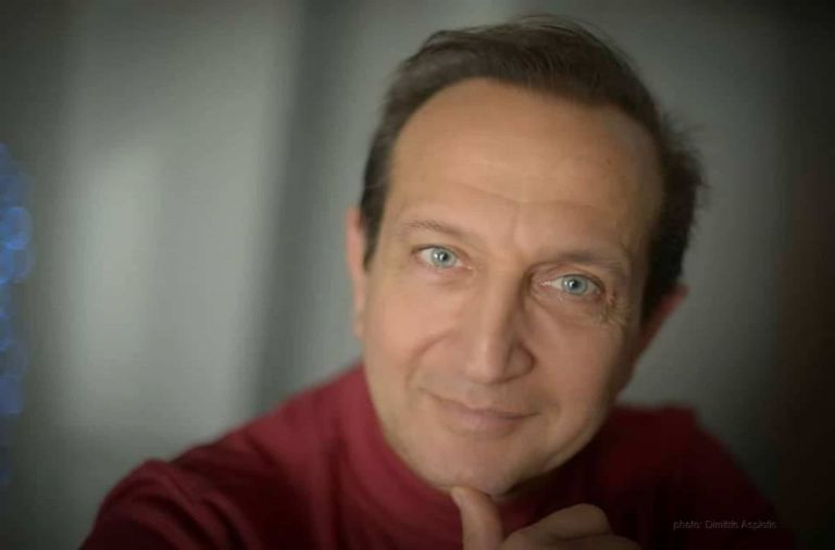 Σπύρος Μπιμπίλας: «Αφού η φύση με έχει κάνει να με τραβάει το ίδιο φύλο, είναι φυσιολογικό»