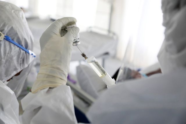 Κοροναϊός: Πιθανό να κολλήσει κάποιος Covid ανάμεσα στις δύο δόσεις του εμβολίου